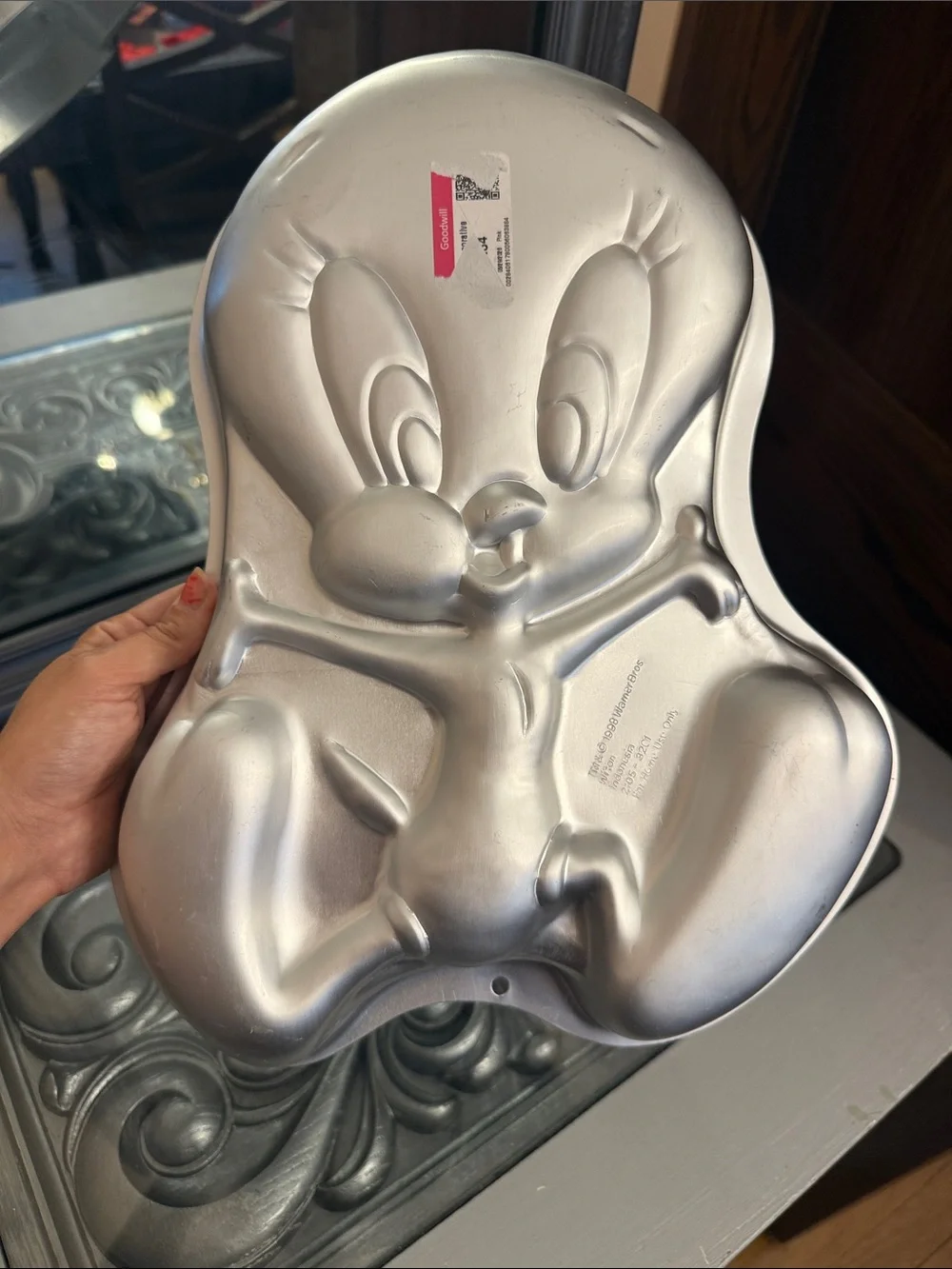 Vintage 1998 Warner Bros. Tweety Bird Aluminum Cake Mold Pan Silver